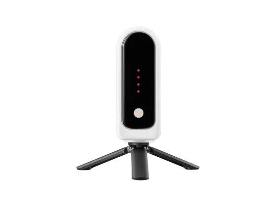 Bedienseite des Seestar S30 Pro mit Statusanzeige und Einschalttaste