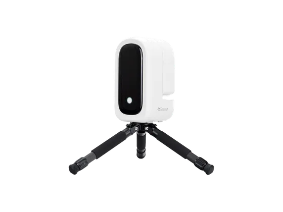 Seestar S50 Pro schräg von der Bedienseite